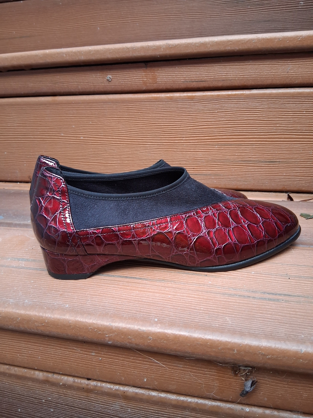 Roberto Capucci for Ingledews Burgundy Croc Patent Flats - Made in Italy, Size 5